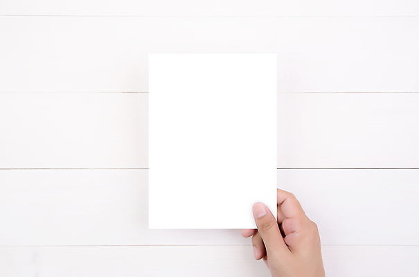 포토 JPG 해외이미지 손 종이 탁자 프레임 사람없음 잡기 흰배경 보여주기 목업 해외포토 가구 백그라운드 모션 신체부위 흰색 파일형식 이미지허브