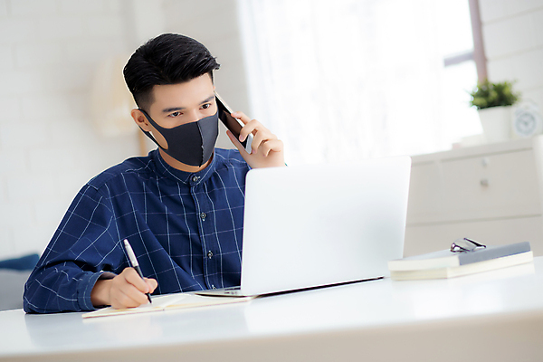 포토 JPG 해외이미지 직업 라이프스타일 행복 인터넷 비즈니스 통신 모바일 주택 세포 직장 건강 대화 가면 한명 앉기 동양인 성인 노트북 스마트폰 핸드폰 컴퓨터 공책 방 기록 업무 비즈니스맨 바이러스 보호 질병 무선전화기 감염 온라인 전염병 프리랜서 해외포토 1 남자 감정 컨셉 회사 의학 모션 문구용품 말하기 사람 인종 건물 생활 전자제품 스마트기기 작업 직장인 전화기 파일형식 이미지허브