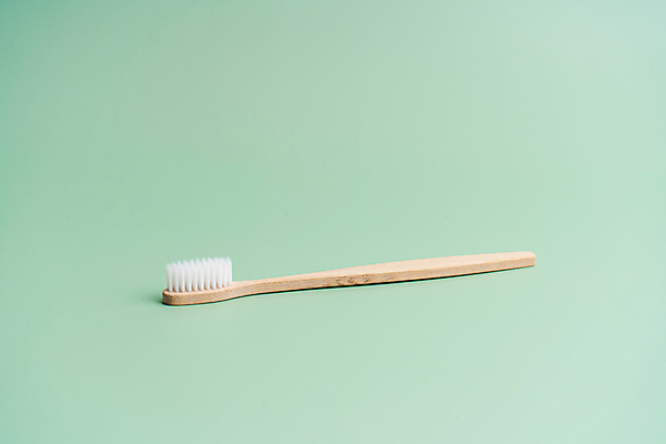 포토 JPG 해외이미지 사람없음 칫솔 오브젝트 에코 친환경 에코라이프 위생관리 친환경제품 카피스페이스 초록배경 대나무칫솔 다회용품 해외포토 라이프스타일 백그라운드 관리 초록색 위생용품 환경 공백 재활용품 파일형식 이미지허브