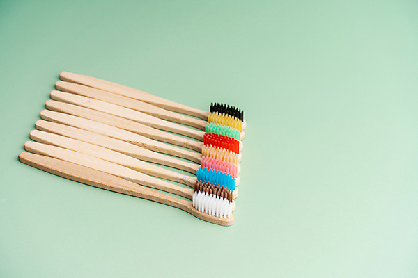 포토 JPG 해외이미지 사람없음 칫솔 오브젝트 에코 친환경 일렬 에코라이프 위생관리 친환경제품 카피스페이스 초록배경 대나무칫솔 다회용품 해외포토 라이프스타일 백그라운드 관리 초록색 위생용품 환경 공백 재활용품 파일형식 이미지허브