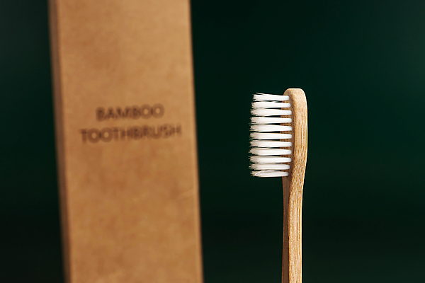 포토 JPG 해외이미지 검은배경 사람없음 상자 칫솔 오브젝트 에코 친환경 에코라이프 위생관리 친환경제품 카피스페이스 대나무칫솔 다회용품 해외포토 라이프스타일 백그라운드 관리 위생용품 환경 검은색 공백 재활용품 파일형식 이미지허브