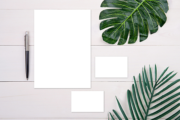 포토 JPG 해외이미지 종이 탁자 프레임 사람없음 펜 책상 흰배경 목업 해외포토 가구 백그라운드 필기구 흰색 파일형식 이미지허브