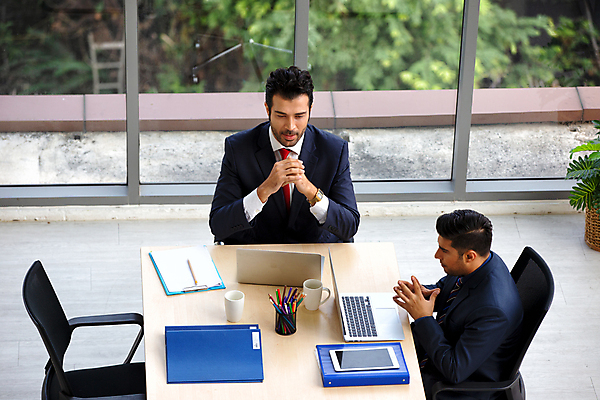 포토 JPG 해외이미지 백인 직업 남자 행복 컨셉 비즈니스 사업가 통신 성공 회의 협력 미소 사람 두명 금융 노트북 컴퓨터 사무실 업무 작업 비즈니스맨 비즈니스우먼 그룹 토론 책상 동료 경영자 문서 경영 브레인스토밍 해외포토 서양인 여자 감정 가구 관계 표정 경제 전자제품 직장인 리더 파일형식 이미지허브