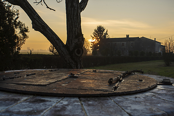 포토 JPG 해외이미지 나무 식물 계절 유럽 도로 여행 백그라운드 밭 농업 건축양식 자연 하늘 아침 산 주택 파노라마 사람없음 야외 초록색 물 파란색 빛 햇빛 태양 농장 마을 일출 맑음 일몰 봄 시골 저녁 숲 땅 언덕 장면 내추럴 옛날 해외포토 주간 자연요소 건축 나라 산업 길 컬러 교통시설 날씨 촬영기법 건물 노을 야간 생태계 파일형식 이미지허브