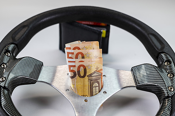 포토 JPG 해외이미지 디자인 유럽 종이 스포츠 여행 백그라운드 지폐 돈 비즈니스 교통시설 자동차 사람없음 내부 금융 경제 검은색 쪽지 장비 운전 저축 유로 흰색 바퀴 운전사 재산 고급 핸들 속도 투자 모터 계산서 계기판 자동 제어 해외포토 직업 나라 육상교통 컬러 교통 컨셉 모션 시설 파일형식 이미지허브