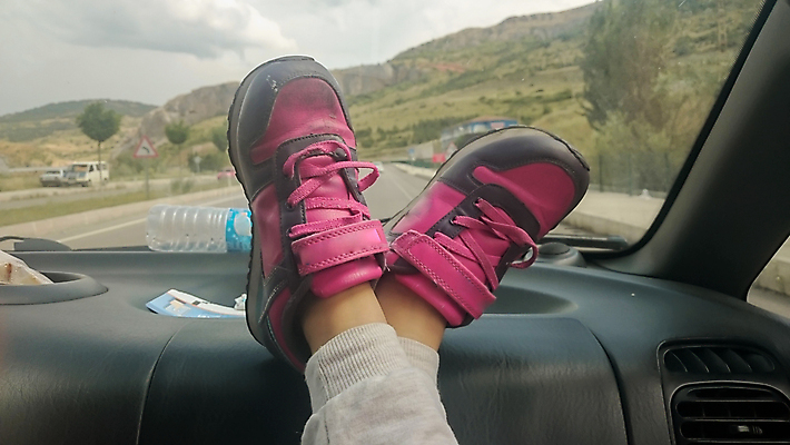 포토 JPG 해외이미지 라이프스타일 여자 유럽 문화 도로 호수 어린이 스포츠 여행 백그라운드 신발 바지 자동차 자연 휴식 사람 성인 사람없음 야외 신체부위 여름 관광지 강 도시풍경 뷰티 여행객 걷기 항구 줄무늬 가을 모험가 카피스페이스 해외포토 계절 나라 길 육상교통 컨셉 무늬 교통시설 모션 하의 풍경 생활 공백 도시 생태계 파일형식 이미지허브