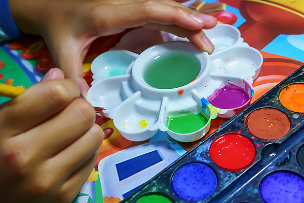 포토 JPG 해외이미지 손 들기 신체부위 물감 미술도구 팔레트 해외포토 모션 사람 오브젝트 파일형식 이미지허브