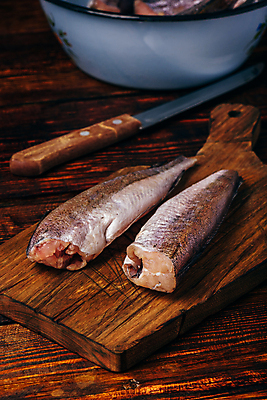 포토 JPG 해외이미지 전통 접시 음식 바다 백그라운드 다이어트 재료 탁자 도마 건강 어류 요리 사람없음 목재 주방 식사 저녁식사 어둠 수확 흰색 시골 신선 사발 칼 상품 자르기 굽기 먹기 해산물 준비 꼬리 날것 레시피 대서양 내추럴 점심식사 생식 핸드메이드 해외포토 나무 식기 컬러 가구 농업 모션 주방용품 수중동물 사기그릇 구이 파일형식 이미지허브