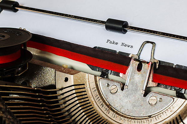 포토 JPG 해외이미지 전통 리본 선 문장 비즈니스 텍스트 이야기 사람없음 빨간색 다이어리 기계 수확 골동품 기록 메시지 닫기 편지 작가 향수 복고 타자기 옛날 해외포토 직업 문자 컬러 농업 모션 사무용품 화장품 파일형식 이미지허브