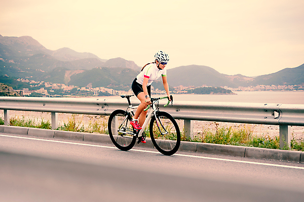 포토 JPG 해외이미지 라이프스타일 여자 도로 스포츠 바다 백그라운드 모션 자연 아침 산 따뜻함 건강 한명 사람 취미 운동 노란색 자전거 자유 안개 흰색 뜨거움 황금 승차 저녁 헬멧 연습 속도 순환 사이클링 무료 바이킹 수평선 해외포토 주간 1 길 컬러 컨셉 교통시설 날씨 생활 바이크 야간 보호장비 육상스포츠 생태계 파일형식 이미지허브