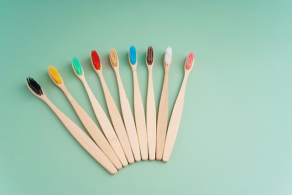 포토 JPG 해외이미지 사람없음 칫솔 오브젝트 에코 친환경 일렬 에코라이프 위생관리 친환경제품 카피스페이스 초록배경 대나무칫솔 다회용품 해외포토 라이프스타일 백그라운드 관리 초록색 위생용품 환경 공백 재활용품 파일형식 이미지허브