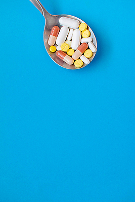 포토 JPG 해외이미지 음식 과학 패턴 자연 건강 사람없음 치료 파란색 컬러풀 알약 약 노란색 건강관리 숟가락 고통 흰색 바이러스 약초 질병 약국 유기농 질감 두통 처방 중독 조제 내추럴 보충 고립 복용 항생제 해외포토 웰빙 감정 컬러 무늬 의학 수저 관리 풀_식물 생태계 만들기 파일형식 이미지허브