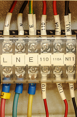 포토 JPG 해외이미지 산업 선 버스 사람없음 빨간색 초록색 파란색 울타리 꼬리표 라벨 힘 에너지 과학기술 나사 업무 판넬 바 네트워크 센터 플러그 제조 연결 캐비닛 계주 순환 전자 철사 볼트 시스템 스위치 고립 분배 설치 자동 자동화 전압 제어 해외포토 육상교통 컬러 모션 대중교통 프레임 기술 담장 공구 작업 사물함 육상스포츠 파일형식 이미지허브