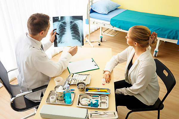 포토 JPG 해외이미지 여자 남자 사람 성인 두명 건강관리 환자 의료진 의사 바이러스 보호 해결 백신 전염병 성인만 코로나바이러스 해외포토 직업 컨셉 의학 건강 관리 질병 파일형식 이미지허브