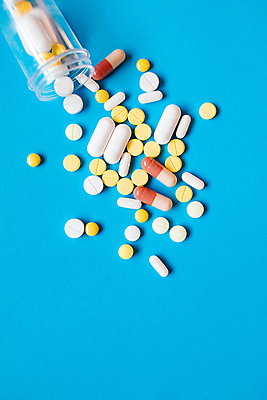 포토 JPG 해외이미지 과학 백그라운드 컨셉 건강 사람없음 치료 빨간색 파란색 알약 약 건강관리 고통 질병 약국 처방 흘림 중독 조제 내추럴 보충 고립 돌봄 마약 복용 진통제 항생제 많음 카피스페이스 해외포토 감정 컬러 의학 모션 관리 공백 만들기 파일형식 이미지허브
