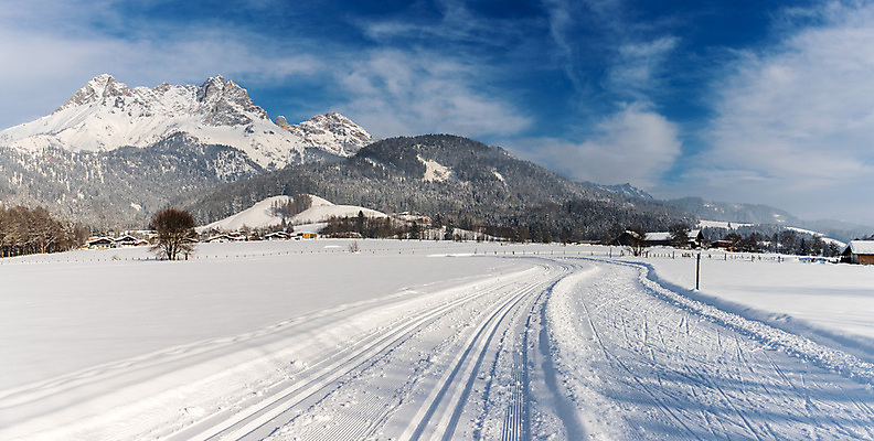 포토 JPG 해외이미지 스포츠 십자가 겨울 모션 하늘 휴가 스키 산 건강 풍경 경사 사람없음 야외 달리기 운동 맑음 트래킹 에너지 추위 스케이트 시골 오스트리아 내추럴 선로 눈내림 해외포토 계절 유럽 스포츠용품 레저 날씨 겨울스포츠 눈_날씨 파일형식 이미지허브