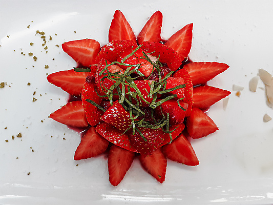 포토 JPG 해외이미지 접시 열매 음식 백그라운드 과일 재료 딸기 디저트 건강 요리 사람없음 빨간색 흰색 신선 달콤 맛 아침식사 유기농 날것 내추럴 숙성 채식주의자 비건 해외포토 식물 식기 웰빙 컬러 컨셉 식사 채식 파일형식 이미지허브