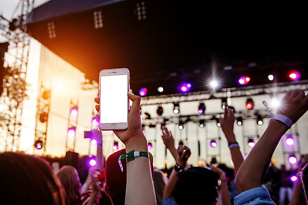 포토 JPG 해외이미지 템플릿 손 음악 인터넷 모바일 주택 사람 이벤트 사람없음 스마트폰 핸드폰 알약 파티 카메라 스크린 텔레비전 자료 공백 콘서트 흐름 가수 흰색 네트워크 부채 개울 고급 어플리케이션 군중 필름 스마트 손목시계 영화 쇼 방송 온라인 동영상 생존 해외포토 시계 컬러 컨셉 장신구 문화예술 건물 신체부위 전자제품 스마트기기 강 약 공연 음악가 파일형식 이미지허브