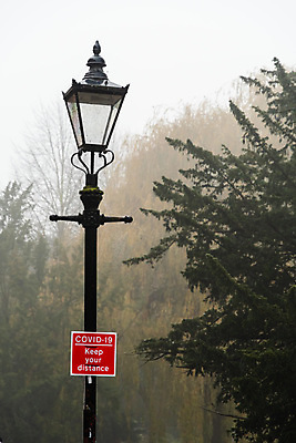 포토 JPG 해외이미지 컨셉 일러스트 거리 건강 경고 안전 사람없음 빨간색 펼침 회색 정보 안개 램프 바이러스 보호 질병 위험 심볼 측정 사인 예방 감염 봉 일반 계량기 유지 고립 소셜 양발 전염병 해외포토 컬러 의학 모션 날씨 조명 파일형식 이미지허브