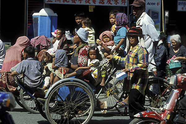 포토 JPG 해외이미지 아시아 도로 거리 사람 사람없음 자전거 동남아시아 택시 캄보디아 해외포토 나라 길 교통시설 승용차 자동차 바이크 파일형식 이미지허브