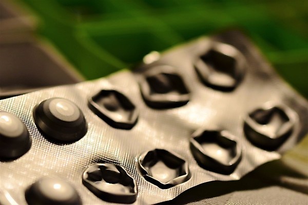 포토 JPG 해외이미지 포장 사람없음 알약 고통 흰색 닫기 질병 약국 예방 처방 낭비 돌봄 복용 진통제 해외포토 감정 컬러 컨셉 의학 모션 약 파일형식 이미지허브