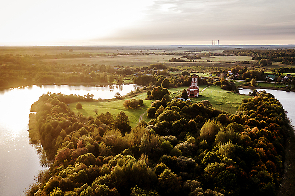 포토 JPG 해외이미지 호수 섬 백그라운드 자연 하늘 사람없음 야외 초록색 태양 교회 일몰 시골 역사 저녁 언덕 아일랜드 드론 벨로루시 옛날 해외포토 자연요소 유럽 컬러 종교건축 건물 노을 야간 생태계 파일형식 이미지허브