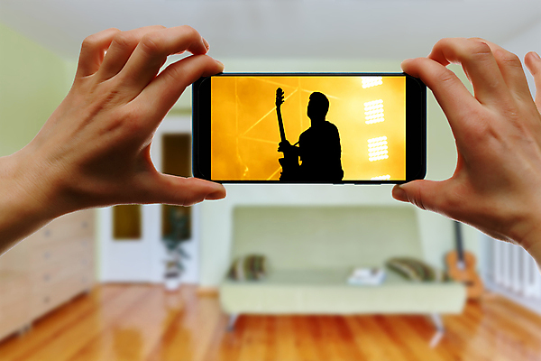 포토 JPG 해외이미지 음악 파도 인터넷 노래 놀이 수업 주택 직장 사람 이벤트 사람없음 스마트폰 컴퓨터 파티 주방 스크린 검은색 텔레비전 웹 콘서트 흐름 가수 기타 관찰 시간 개울 플랫 강의 영화 어깨 오디오 방송 질서 기타리스트 온라인 동영상 넘어짐 진짜 프로그램 생존 해외포토 교육 바다 컬러 컨셉 회사 모션 현악기 문화예술 건물 신체부위 전자제품 핸드폰 스마트기기 강 공연 연주자 음악가 예절 파일형식 이미지허브