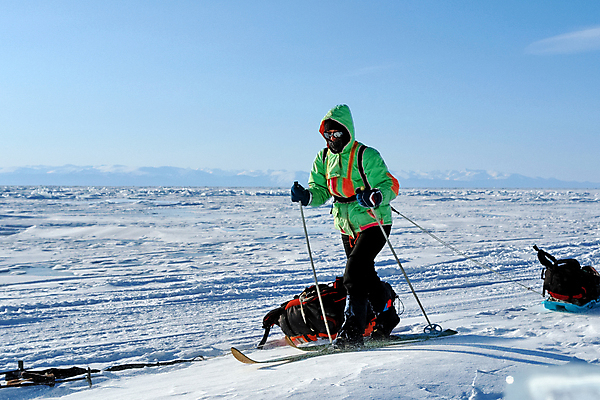 포토 JPG 해외이미지 하늘 스키 고글 산 웃음 사람 앉기 경사 운동복 맑음 하이킹 그룹 알프스 백패커 우크라이나 해외포토 옷 유럽 모션 레저 날씨 겨울스포츠 표정 파일형식 이미지허브