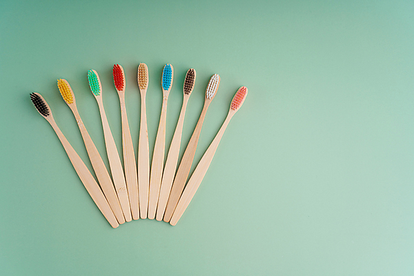 포토 JPG 해외이미지 사람없음 칫솔 오브젝트 에코 친환경 일렬 에코라이프 위생관리 친환경제품 카피스페이스 초록배경 대나무칫솔 다회용품 해외포토 라이프스타일 백그라운드 관리 초록색 위생용품 환경 공백 재활용품 파일형식 이미지허브