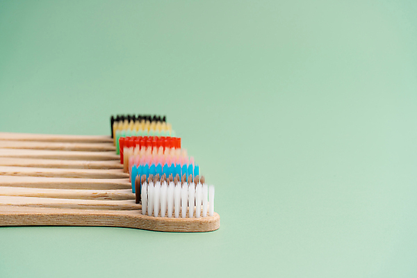 포토 JPG 해외이미지 사람없음 칫솔 오브젝트 에코 친환경 일렬 에코라이프 위생관리 친환경제품 카피스페이스 초록배경 대나무칫솔 다회용품 해외포토 라이프스타일 백그라운드 관리 초록색 위생용품 환경 공백 재활용품 파일형식 이미지허브