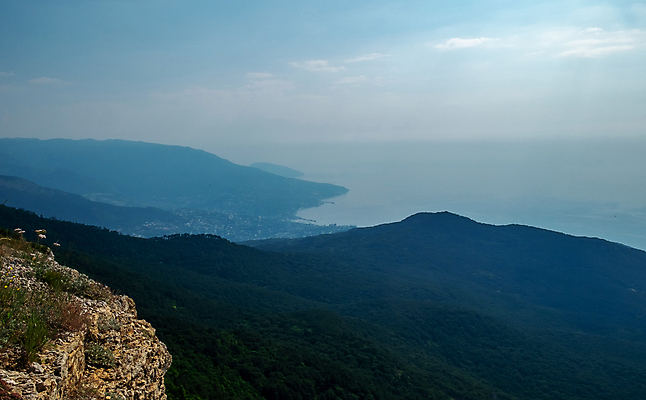 포토 JPG 해외이미지 구름 바다 여행 백그라운드 자연 하늘 휴식 산 파노라마 풍경 사람없음 야외 건물 초록색 물 여름 파란색 환경 검은색 봄 안개 바위 만 숲 망토 휴양지 러시아 수평선 헤드랜드 해외포토 자연요소 건축물 계절 유럽 컬러 컨셉 날씨 촬영기법 장소 돌_바위 생태계 파일형식 이미지허브