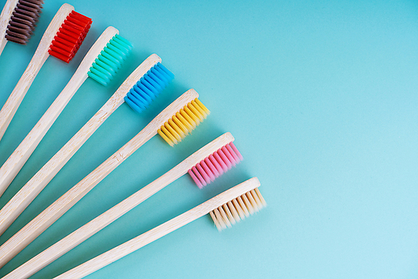 포토 JPG 해외이미지 사람없음 칫솔 오브젝트 에코 친환경 파란배경 일렬 에코라이프 위생관리 친환경제품 카피스페이스 대나무칫솔 다회용품 해외포토 라이프스타일 백그라운드 관리 파란색 위생용품 환경 공백 재활용품 파일형식 이미지허브