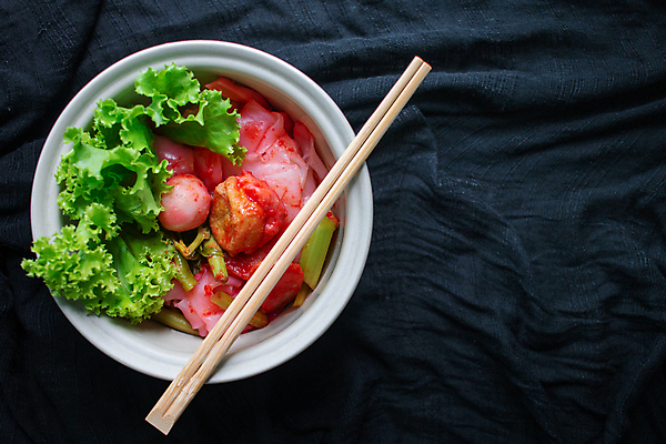 포토 JPG 해외이미지 전통 접시 아시아 음식 분홍색 백그라운드 채소 공 태국 건강 육류 어류 요리 동양인 사람없음 빨간색 초록색 식당 식사 저녁식사 중국 흰색 신선 면 뜨거움 사발 달콤 맛 수프 미트볼 해산물 국수 매움 두부 점심식사 영광군 해외포토 식기 나라 컬러 컨셉 식재료 인종 상점 수중동물 면류 사기그릇 전라남도 파일형식 이미지허브