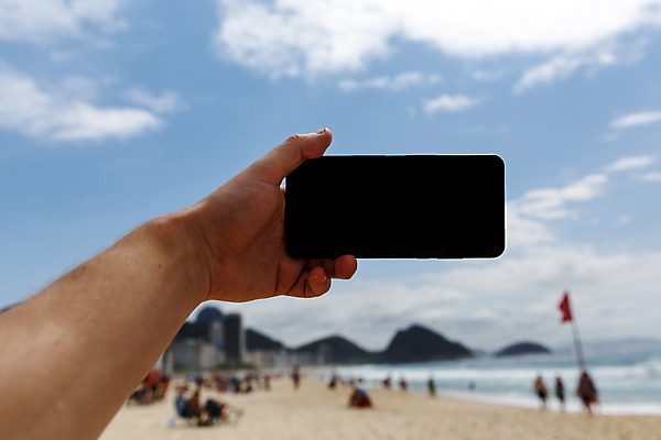 포토 JPG 해외이미지 모델 라이프스타일 웰빙 모래 바다 여행 백그라운드 컨셉 비즈니스 자연 모바일 휴가 휴식 건강 사람 풍경 사람없음 옆모습 물 여름 스마트폰 핸드폰 컴퓨터 사무실 디지털 스크린 검은색 자유 전화기 스마트 온라인 혁명 거짓말 소셜 힙스터 해외포토 자연요소 계절 패션 뷰포인트 컬러 생활 전자제품 스마트기기 생태계 파일형식 이미지허브