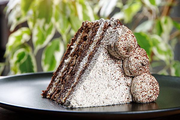 포토 JPG 해외이미지 1 접시 커피 음식 조각 잎 과일 부분 디저트 사람없음 갈색 케이크 주방 식당 초콜릿 얼음 검은색 식사 이탈리아 빵집 흰색 신선 고급 닫기 달콤 설탕 굽기 크림 질감 산딸기 층 꿀 스펀지 점심식사 무스 바닐라 페스츄리 핸드메이드 캐러멜 티라미수 해외포토 자연요소 식물 식기 유럽 음료 빵 컬러 컨셉 모션 상점 맛 구이 파일형식 이미지허브