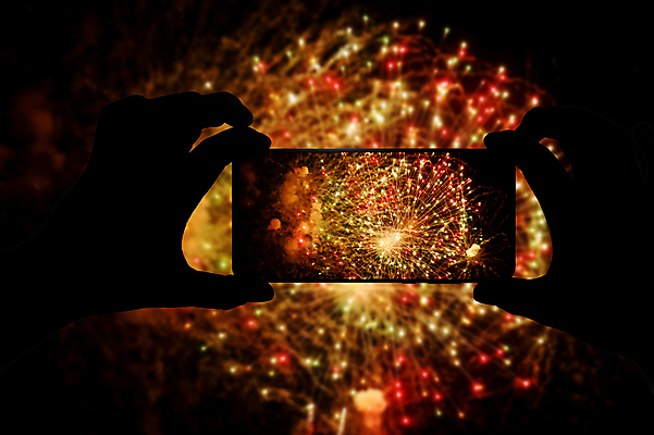 포토 JPG 해외이미지 손 기념일 남자 행복 실루엣 백그라운드 인터넷 벽지 하늘 모바일 불꽃 새로움 기념 세포 폭죽 이벤트 사람없음 빛 스마트폰 핸드폰 파티 카메라 디지털 검은색 축제 어둠 콘서트 축하 생일 4 개울 야간 폭발 연도 사진사 전화기 그림 쇼 방송 온라인 동영상 파열 7월 해외포토 자연요소 감정 컬러 컨셉 불 촬영기법 사람 신체부위 전자제품 스마트기기 강 숫자 공연 날짜 작가 파일형식 이미지허브