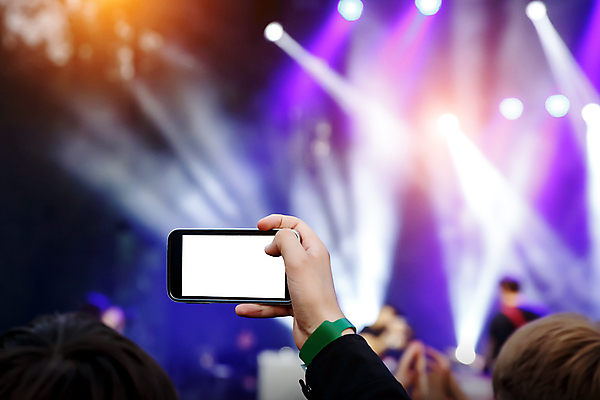 포토 JPG 해외이미지 템플릿 손 음악 인터넷 모바일 주택 사람 이벤트 사람없음 스마트폰 핸드폰 알약 파티 카메라 스크린 텔레비전 자료 공백 콘서트 흐름 가수 흰색 네트워크 부채 개울 고급 어플리케이션 군중 필름 스마트 손목시계 영화 쇼 방송 온라인 동영상 생존 해외포토 시계 컬러 컨셉 장신구 문화예술 건물 신체부위 전자제품 스마트기기 강 약 공연 음악가 파일형식 이미지허브