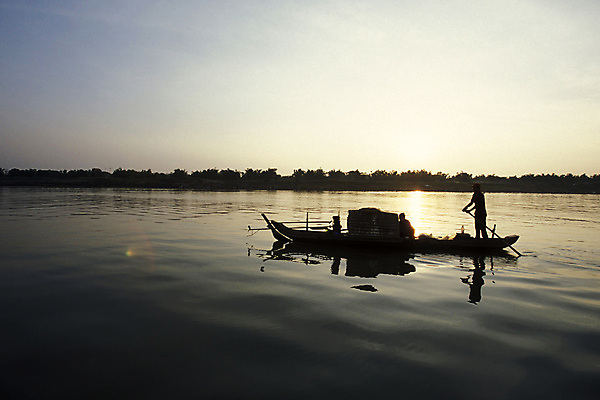 포토 JPG 해외이미지 아시아 자연 낚시 풍경 사람없음 강 동남아시아 일몰 어선 저녁 캄보디아 메콩강 해외포토 나라 배_교통 레저 노을 야간 생태계 파일형식 이미지허브