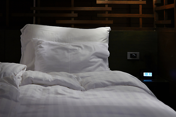 포토 JPG 해외이미지 베개 호텔 사람없음 바캉스 침실 이불 침대 닫기 구김 호캉스 해외포토 가구 침구 모션 숙소 휴가 파일형식 이미지허브