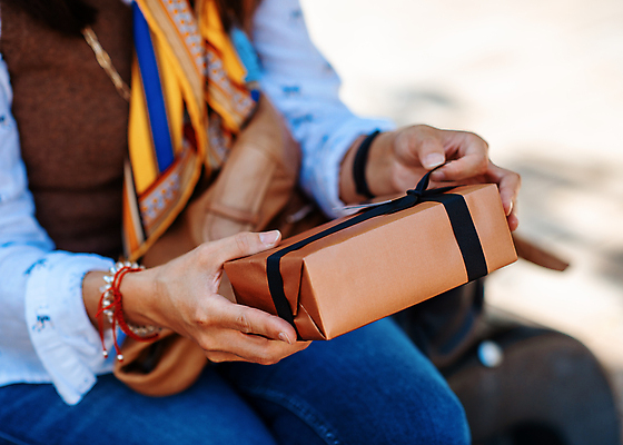 포토 JPG 해외이미지 손 기념일 비즈니스 기념 발렌타인데이 관리 선물 사랑 사람 사람없음 야외 놀람 봄 흰색 생일 날짜 해외포토 계절 감정 컬러 데이이벤트 표정 이벤트 신체부위 파일형식 이미지허브