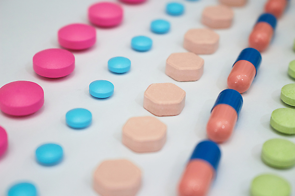 포토 JPG 해외이미지 직업 과학 청진기 미래 건강 병원 실험 사람없음 치료 컬러풀 글로벌 알약 약 건강관리 자료 진료 환자 의사 긴급 네트워크 수술 제조 연결 컨테이너 약국 연습 보고서 처방 외과 흙더미 조제 돌봄 마약 헬프 항생제 해외포토 산업 컬러 컨셉 의학 의료기기 모션 관리 흙 의료진 도움 만들기 파일형식 더미 이미지허브