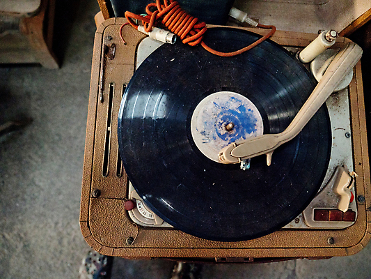 포토 JPG 해외이미지 음악 놀이 사람없음 소리 장비 수확 갑판 향수 복고 오디오 축음기 스테레오 비닐 턴테이블 옛날 플레이어 해외포토 음향기기 농업 배_교통 재질 문화예술 전자제품 화장품 골동품 파일형식 이미지허브