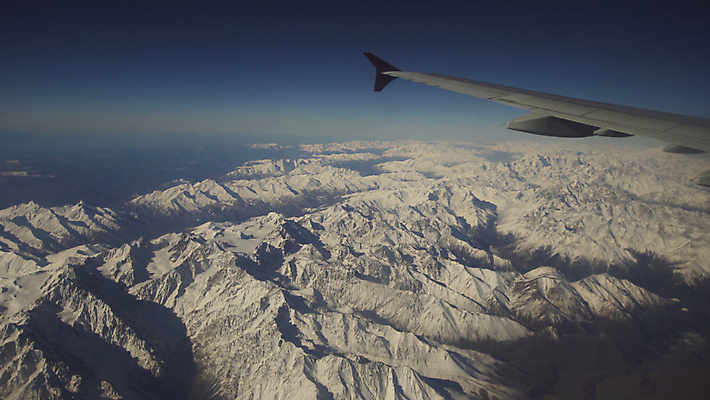 포토 JPG 해외이미지 구름 응시 여행 날개 창문 교통시설 자연 하늘 산 비행기 풍경 사람없음 파란색 대패 조감도 산맥 해외포토 자연요소 시선 컬러 교통 항공교통 대중교통 시설 생태계 파일형식 이미지허브