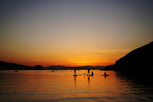 포토 JPG 해외이미지 계절 실루엣 스포츠 바다 여행 오렌지 사람 사람없음 물 빛 일몰 만 수면 저녁 러시아 해외포토 자연요소 유럽 과일 촬영기법 노을 야간 파일형식 이미지허브