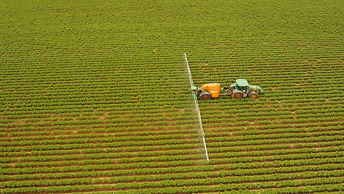 포토 JPG 해외이미지 식물 산업 밭 농업 사람없음 야외 농작물 농장 기계 장비 농부 스프레이 분무기 트랙터 거름 농약 밭일 조감도 세련 해외포토 직업 농기계 특수차량 파일형식 이미지허브