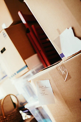 포토 JPG 해외이미지 모션 바닥 주택 실내 사람없음 내부 상자 세일 패키지 무거움 짐싸기 낭비 판지 대여 떠남 해외포토 컨셉 건물 무게 파일형식 이미지허브