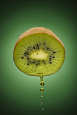 포토 JPG 해외이미지 조각 백그라운드 다이어트 과일 부분 자연 건강 키위 씨앗 사람없음 초록색 컬러풀 건강관리 젖음 신선 횡단보도 떨어짐 자르기 슬라이스 성분 깨짐 비타민C 숙성 식용 이국적 해외포토 식물 컬러 컨셉 모션 관리 보행로 생태계 비타민 파일형식 이미지허브