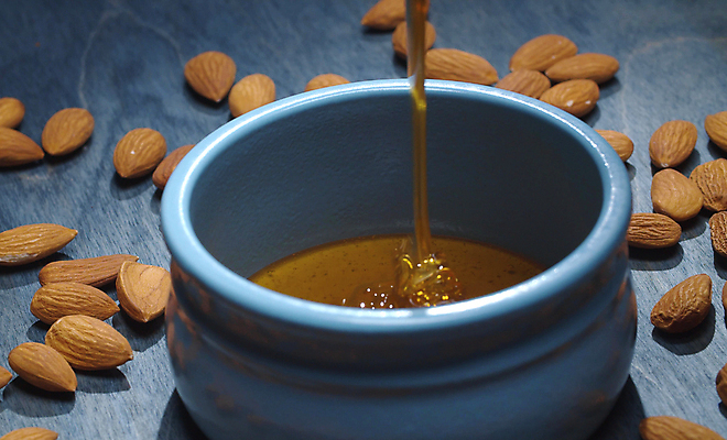 포토 JPG 해외이미지 라이프스타일 음식 유리 디저트 주택 실내 건강 사람없음 내부 목재 치료 노란색 숟가락 흐름 신선 항아리 황금 붓기 닫기 달콤 맛 떨어짐 에코 유기농 파란배경 꿀 내추럴 해외포토 나무 웰빙 컬러 백그라운드 컨셉 재료 의학 모션 재질 수저 건물 생활 파란색 환경 도자기 파일형식 이미지허브