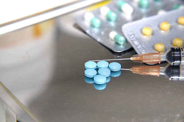 포토 JPG 해외이미지 손 여자 행복 백그라운드 사업가 청진기 건강 병원 사람 성인 사람없음 알약 약 놀이방 환자 간호사 의사 그룹 질병 은퇴 약국 간호 외과 보험 돌봄 옛날 치유 헬프 해외포토 직업 감정 의학 의료기기 모션 신체부위 의료진 도움 파일형식 이미지허브