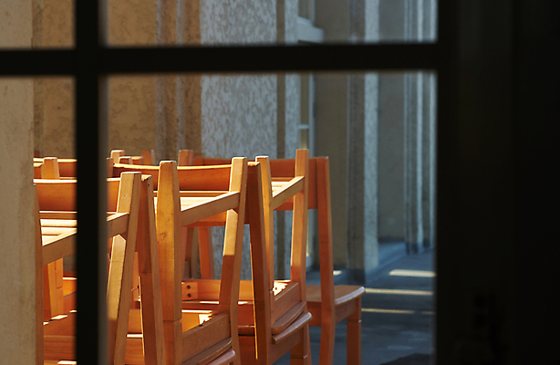 포토 JPG 해외이미지 학생 디자인 외관 교육 벽 가구 백그라운드 의자 비즈니스 교실 학교 태국 탁자 수업 실내 앉기 사람없음 야외 내부 목재 빛 스터디 갈색 노란색 방 수확 역사 강의 책상 대학교 질감 옛날 해외포토 나무 아시아 컬러 생활용품 농업 재료 모션 학습 파일형식 이미지허브